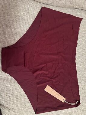 NWT SKIMS NAKED BOYSHORT In Oxblood 2X